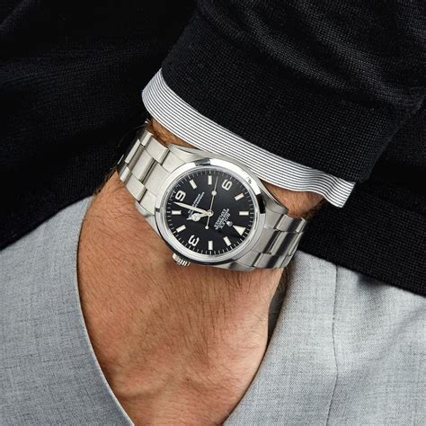 rolex explorer 114270 wrist